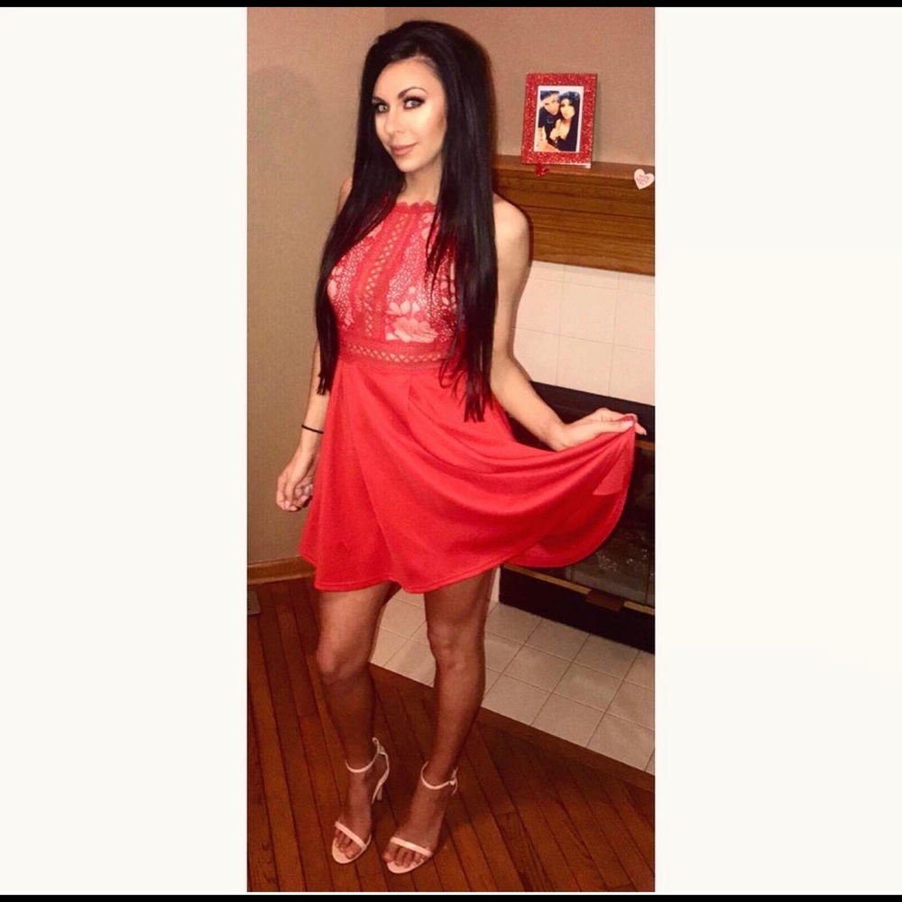 Red Dress - Picture 2 of 4